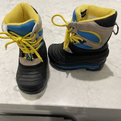 Kids Snow Boots Size 5 