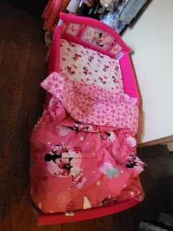 Minnie Mouse toddler bed