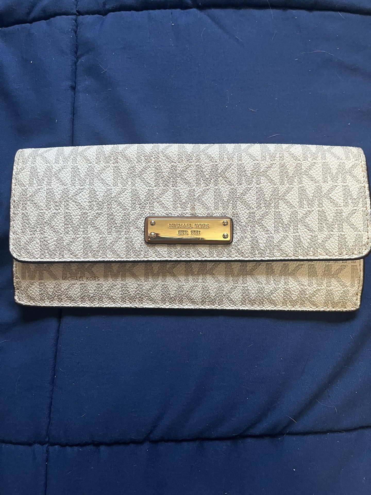 Michael Kors Wallet **LIKE NEW!!**