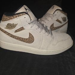 Nike Air Jordan 1 Mid Elaphant Light Oreowood
