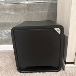 Polk HTS10 Powered Subwoofer – excellent condition. Deep, clean bass for home theater or music. 10”