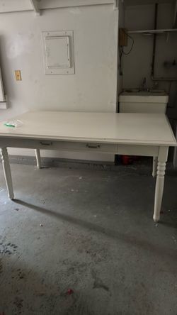White dining table (real wood)