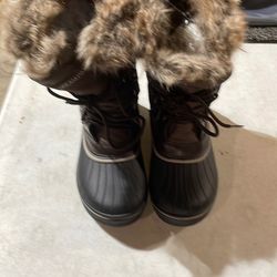 Woman boots size 8 cash only