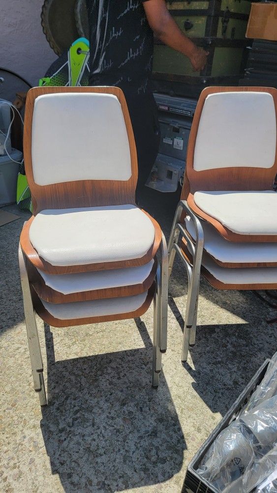 Cool Vintage Stackable Form Chairs 