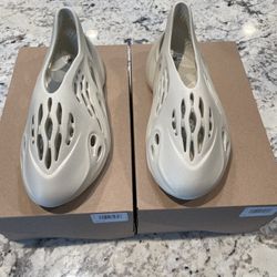 Yeezy Foam Runners SAND Sz 11 1 Pair Left **