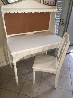Cafe kid desk deals