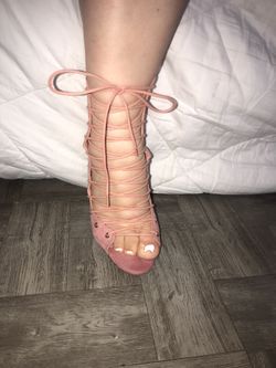Lola’s Shoetique pink strappy heels size 9
