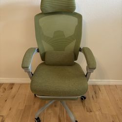 Green Executive Office Chair With Headrest, Lumbar Support And Leg Rest