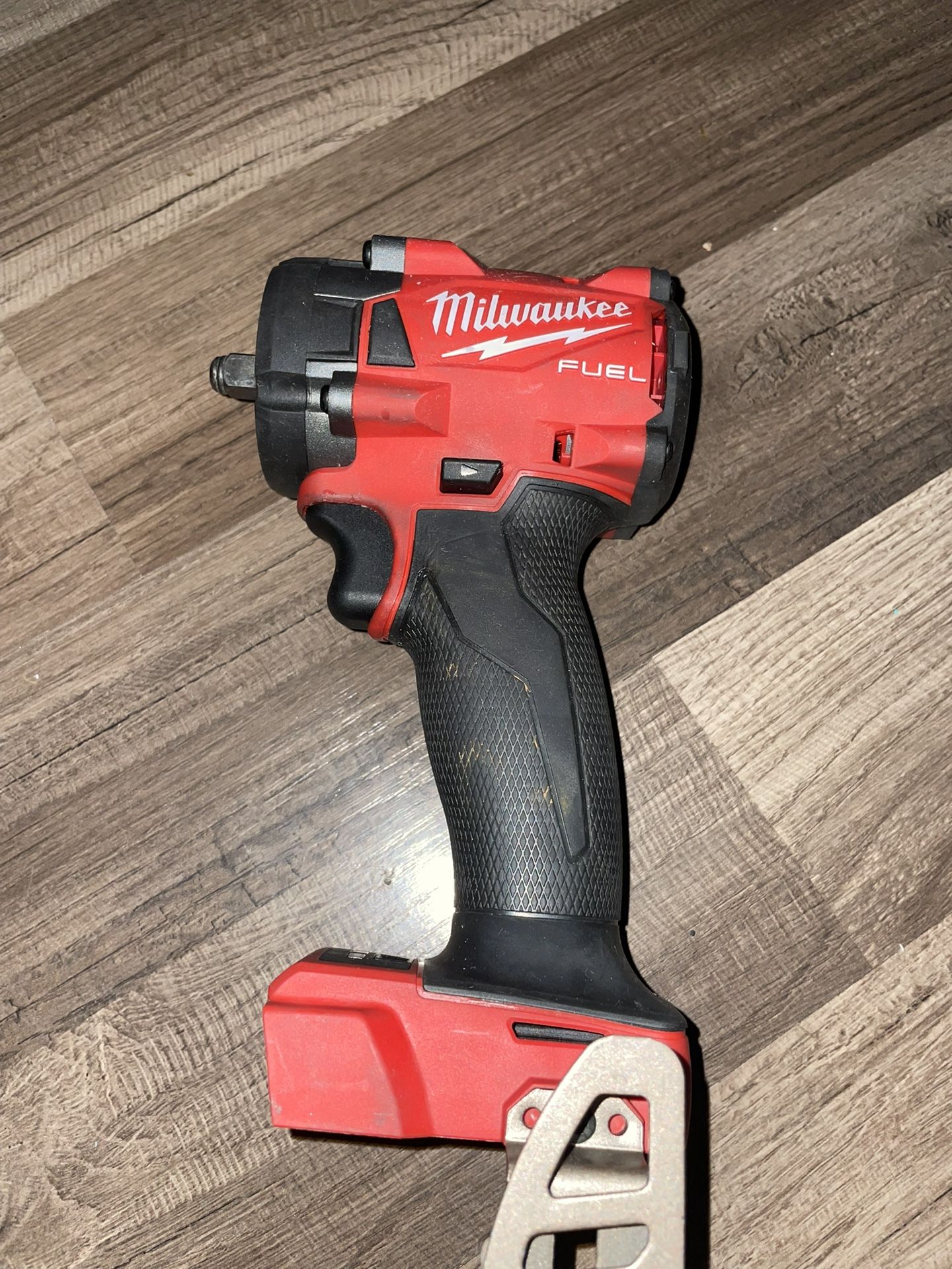 Milwaukee Brushless Cordless 3/8 in. Gun