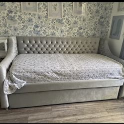 GREY TUFTED VELVET DAYBED 🩶✔️🩶
