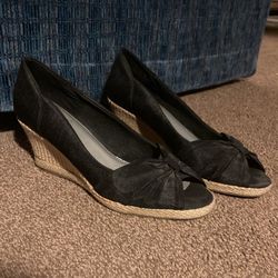 Black Wedges