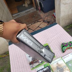 Xbox 360 Xbox360 500GB Limited edition Call Of Duty MW2 With Their Game, 1 Controller & extra Call of duty Games. Nooo cables all for $250!