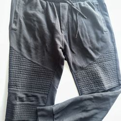 Divided Black M Sweatpants