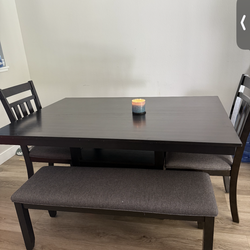 Dinning dinner table