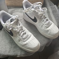 White and Black Nike Air force (10.5)