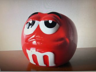 M &M’S WORLD RED FIGURAL MUG: MICROWAVE  & OVEN SAVE