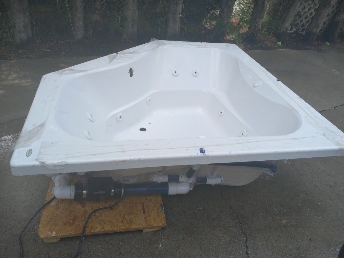 JACUZZI BATHTUB PRIMO LJ55 NEVER INSTALLED