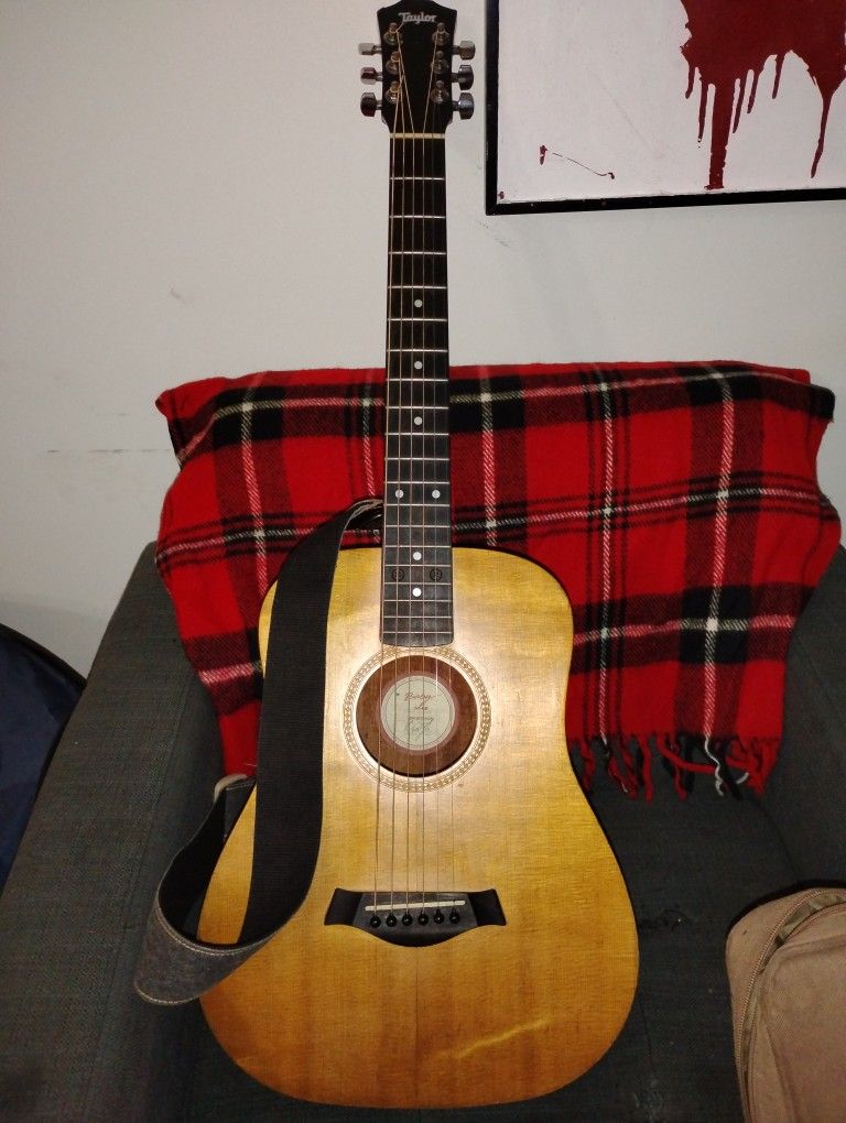 Taylor Acoustic Guitar '2002 Bear Claw'