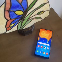 Samsung Galaxy A20 ( Unlocked) 32GB Gray Color 