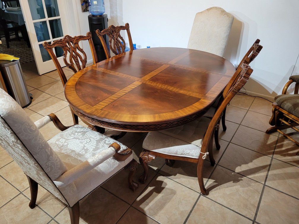 Deluxe Dining Table