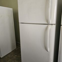 Frigidare Refrigerator Working Perfectly Fine Very Clean I Can Deliver To You 90 Days Warranty 