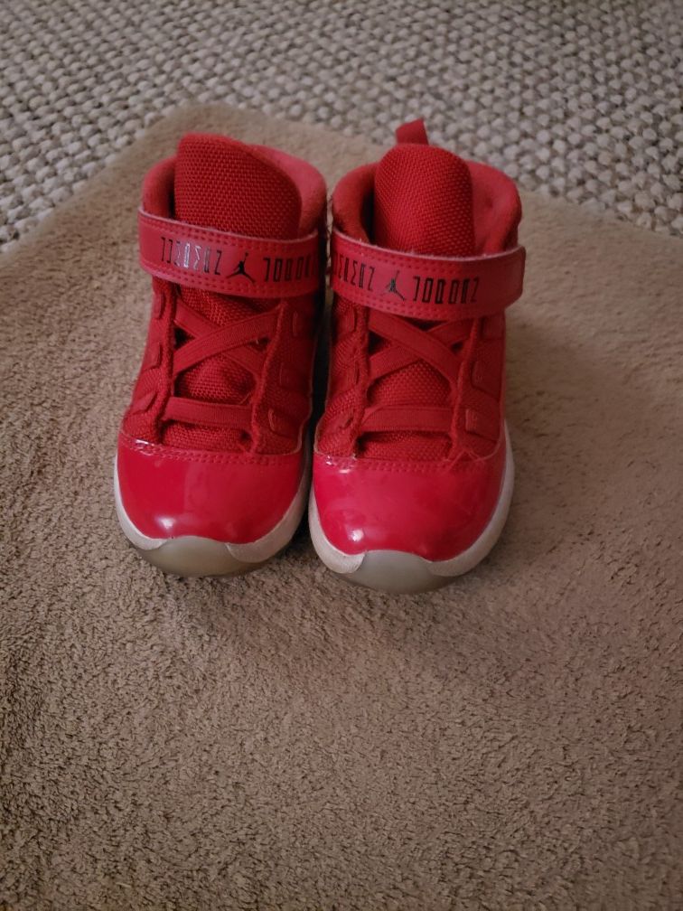 Boys Nike Red 9C