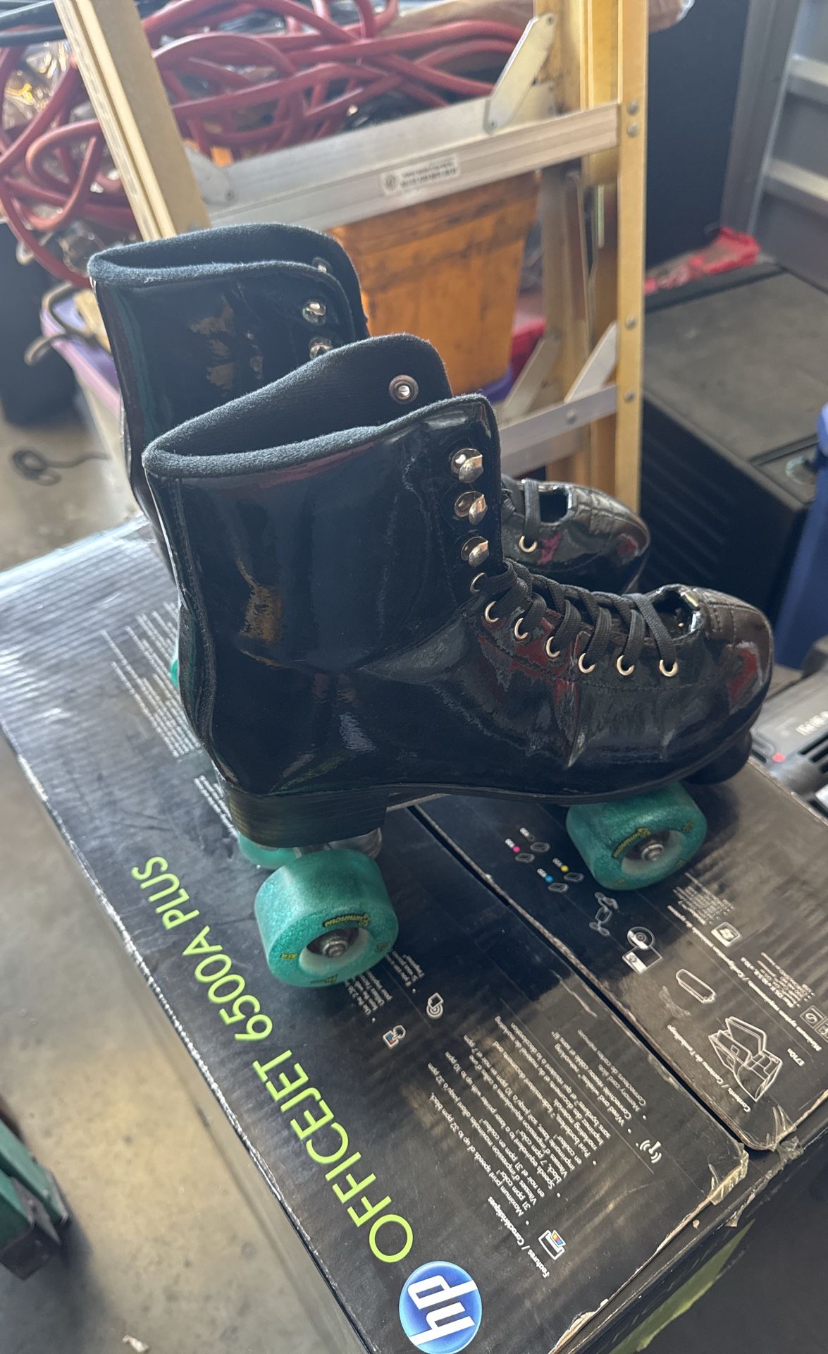 Cosmic Skates With Luminous Wheels Sz9 $50