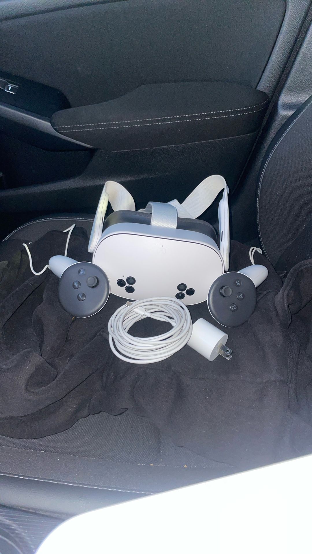 Meta Quest 3 VR Headset – Excellent Condition