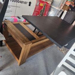 $125 Lifting Coffee Table - No Scratches 