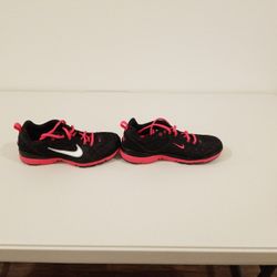 NIKE WOMEN'S 7.5 FLEX TR TRAINING  ATHLETIC SHOE 