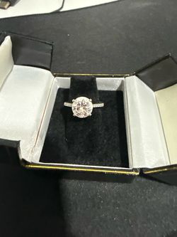 Lab grown diamond Ring with Round Stone