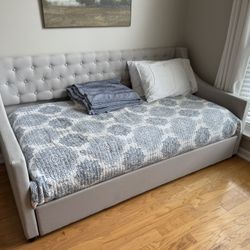 Modern Upholstered Daybed with Pull-Out Trundle