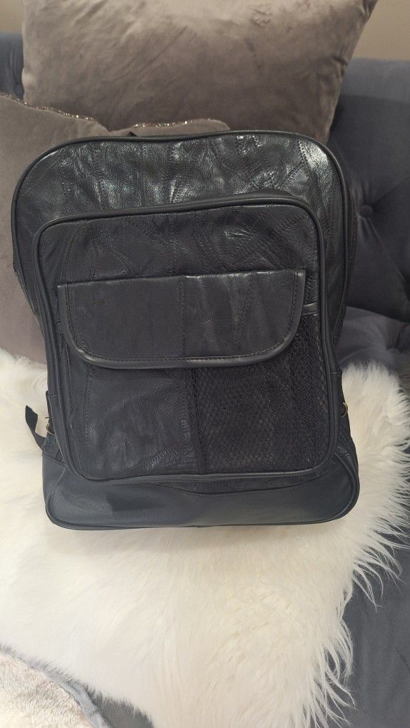 BACKPACK USED GOOD $15