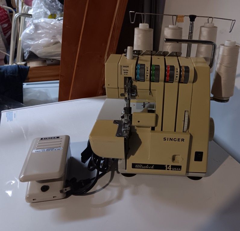 Singer Ultralock 14U64A Sewing Machine