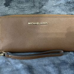 Authentic Kors Jet Set All Leather Wallet 