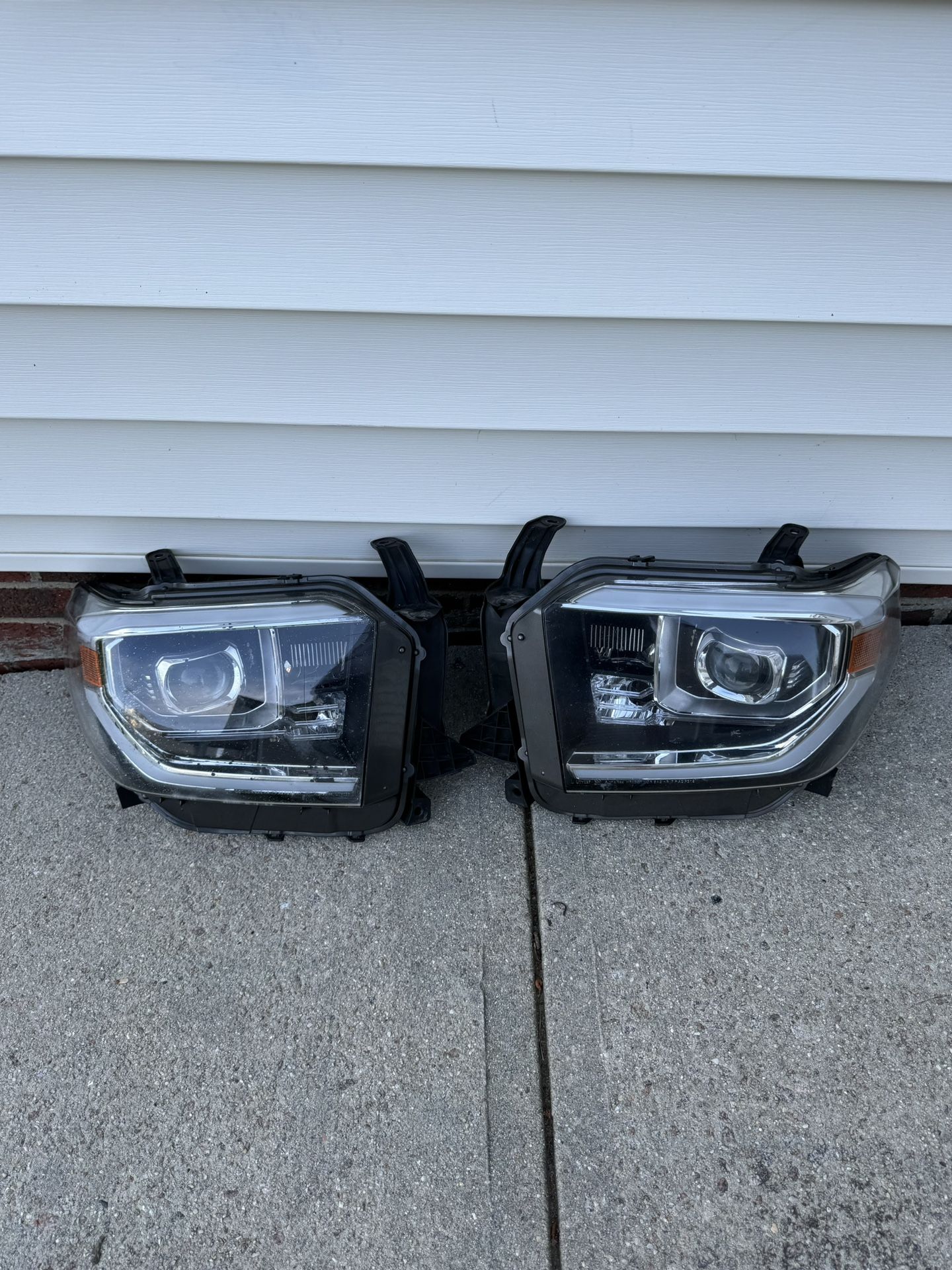 Toyota Tundra Headlights Aftermarket  2014-2022