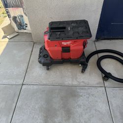 M18 Milwuakee Wet/Dry Vacuum 6gal (Tool Only)