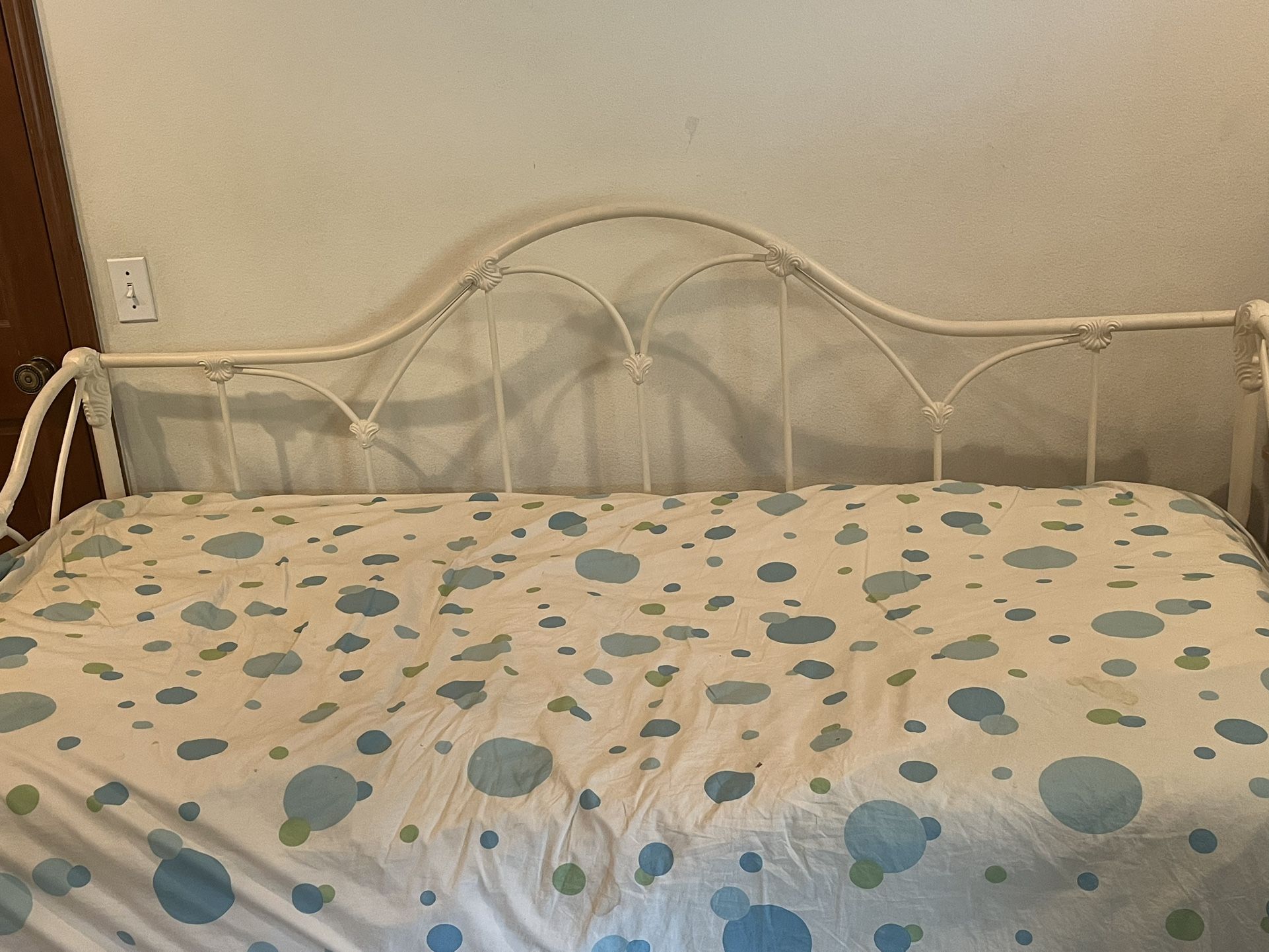 Twin Day Bed With Trundle Bed