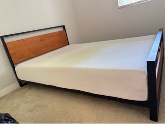 Twin Size Platform Bed Frame and mattress - Wood and Metal