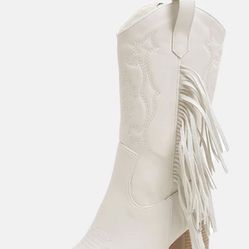 Women’s White Fringe Boots Sz 8.5