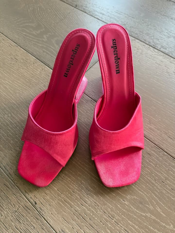 SUPERDOWN HOT PINK HEELS
