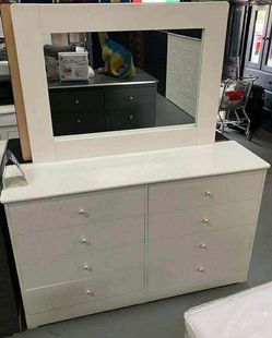 8 drawer with mirror