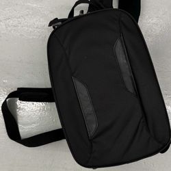 LowePro Sling Camera  Bag  $150 Retail Lowe Pro