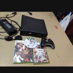 Xbox 360 Slim 4 Gig W Controller And 2 Games 