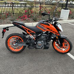 2022 KTM Duke 200