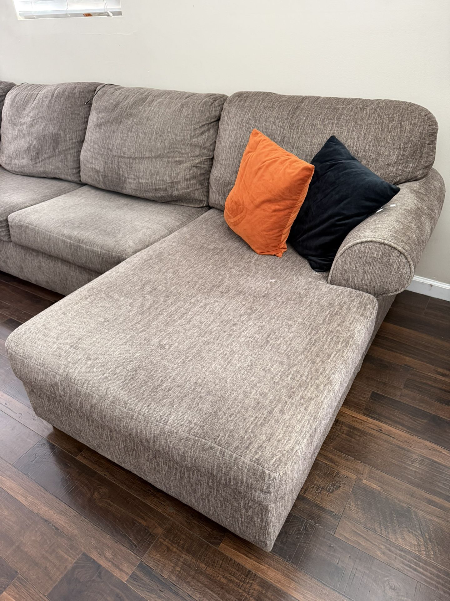 U-shape Sectional