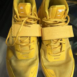 NIKE yellow air force 72 size 12