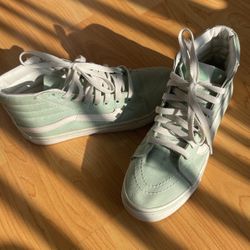 Woman’s Vans Size 6
