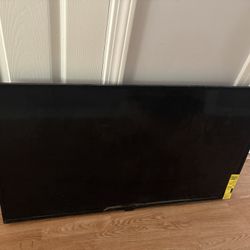 Brad New 40” Tv 