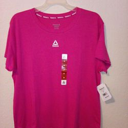 Women's size Medium Reebok Tshirt New $5 Must pick Up In Edinburg No Holds 